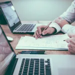 Cosa fa l'addetto Ufficio Gare d'Appalto? Tutto su mansioni, stipendio, requisiti, e corsi