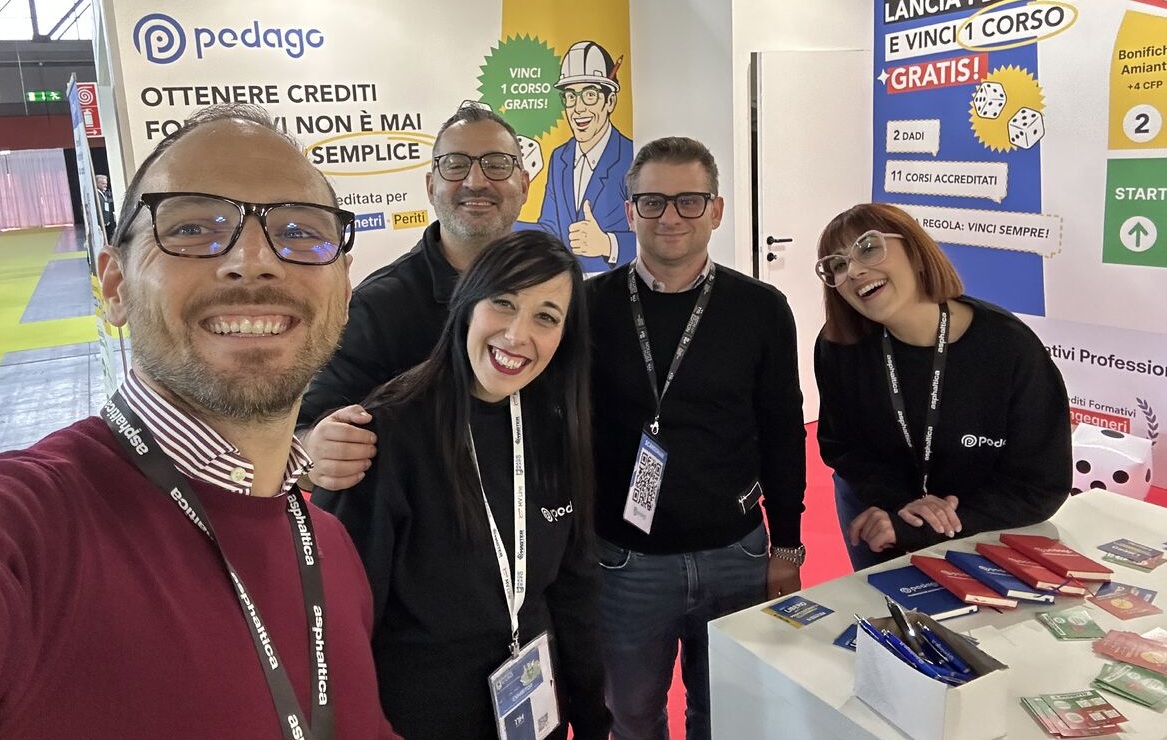 Il team Pedago allo stand in fiera